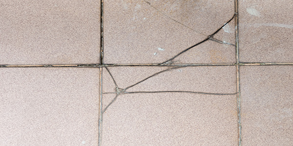 Comment repérer un carrelage fissuré ?